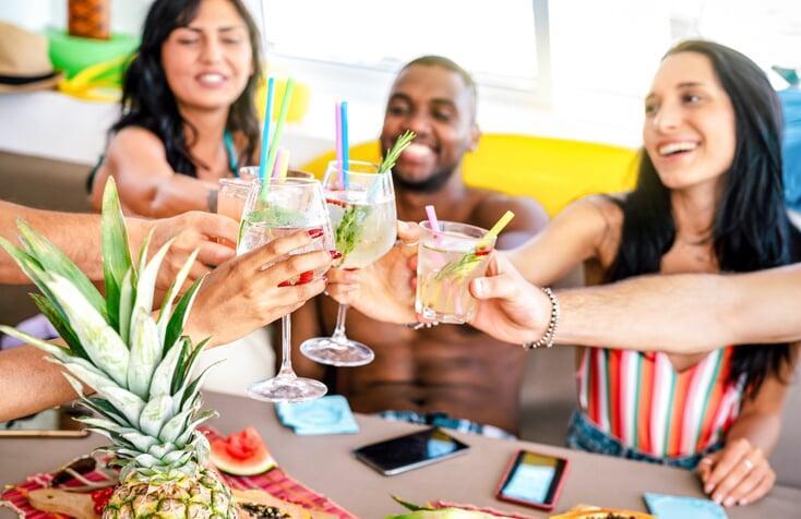 friends drinking cocktails on miami dinner cruise